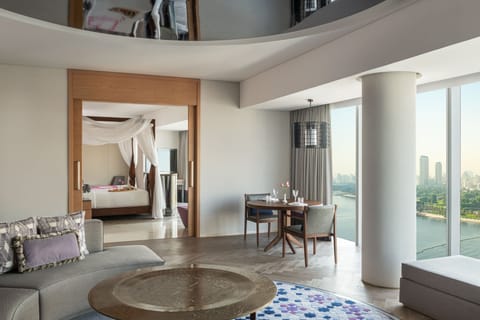 Executive Double Room, 1 King Bed (View) | Lounge