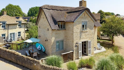 Nestled within the remarkable Lower Mill Estate, this three-bed, pet-friendly cottage is a special sanctuary