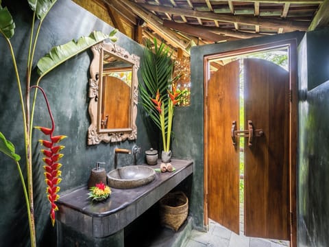 Premium Bungalow | Bathroom | Shower, rainfall showerhead, bathrobes, bidet