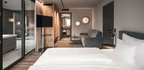 Minibar, in-room safe, soundproofing, bed sheets