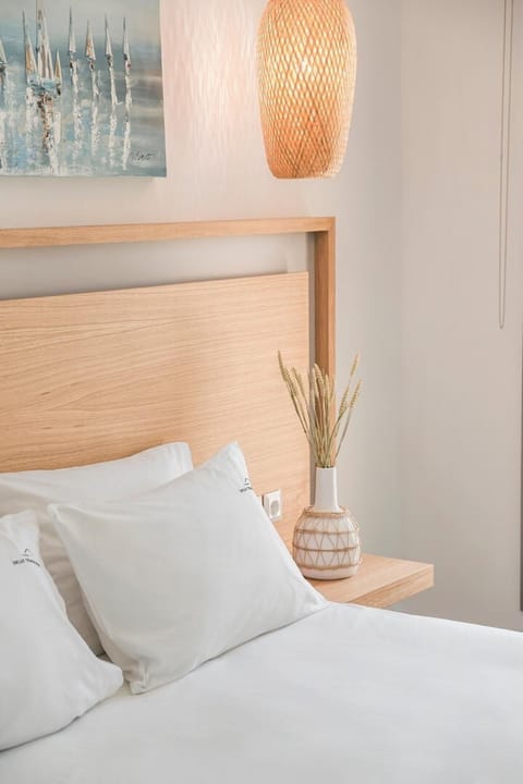 House | 3 bedrooms, desk
