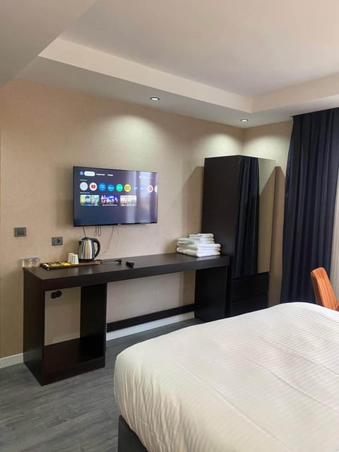 Deluxe Room | Desk, laptop workspace, soundproofing, free WiFi