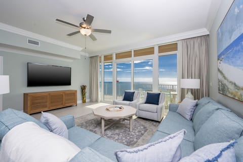 Condo, 3 Bedrooms | Living area