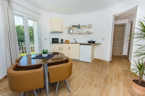 Gallery Apartment | Private kitchen | Shared fridge, microwave
