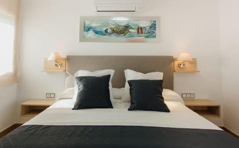 Traditional Double Room | Premium bedding, memory foam beds, in-room safe, iron/ironing board