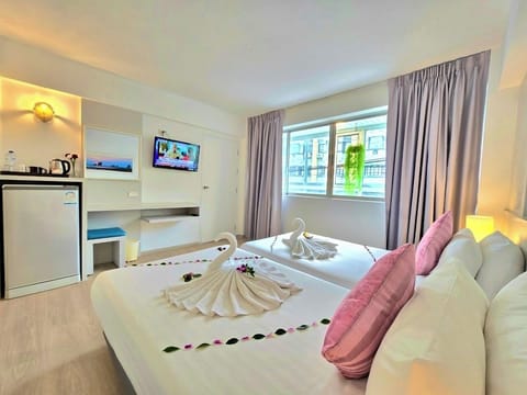 1 bedroom, free minibar items, in-room safe, individually decorated
