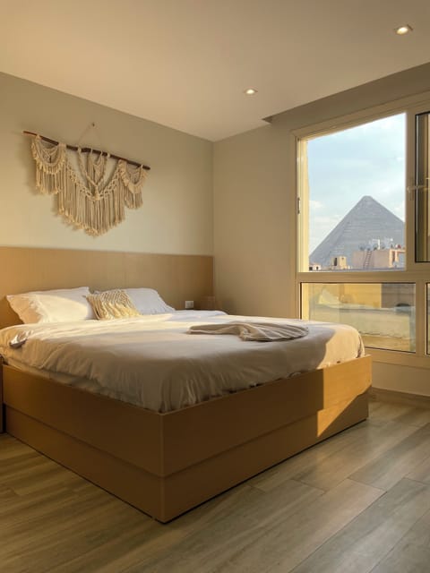 Superior apartment with pyramids view | Free minibar items, in-room safe, desk, laptop workspace