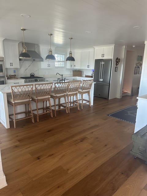 Large kitchen with plenty of seating