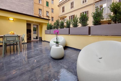 Apartment | Terrace/patio