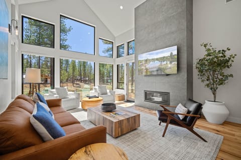 18157 Forestbrook-01