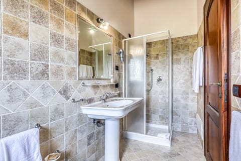 Classic Double Room | Memory foam beds, individually furnished, desk, laptop workspace