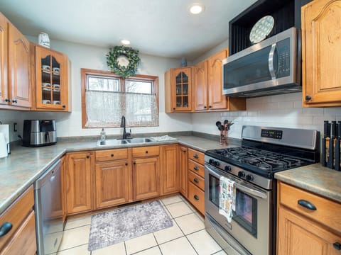 Fully equipped kitchen.