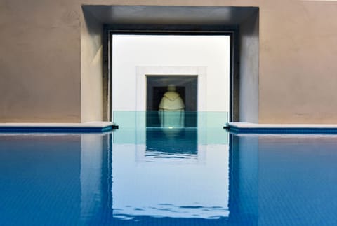 Indoor pool, sun loungers