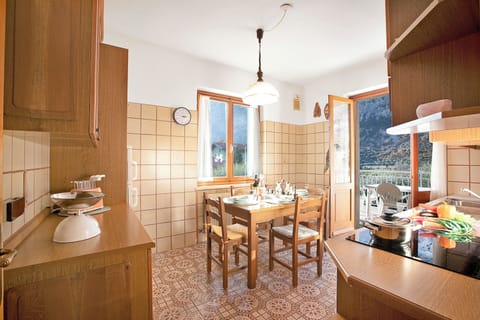Family Apartment, Multiple Bedrooms, Mountainside (Albatros) | Dining