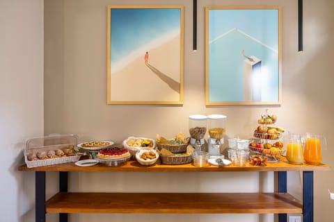 Free daily continental breakfast