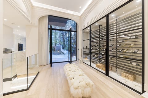 Luxury Apartment, 3 Bedrooms, Non Smoking, Private Bathroom | Living area | 100-cm Smart TV with satellite channels, fireplace, Netflix