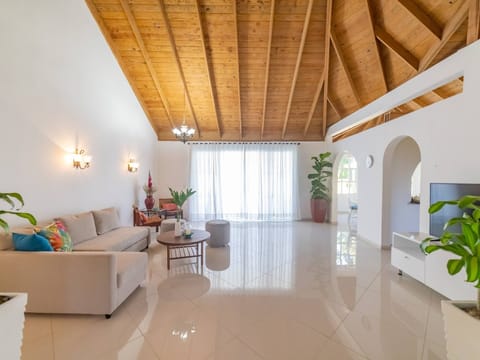 Villa, 4 Bedrooms, Terrace, Garden View | Living area