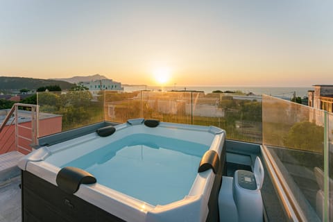 Superior Triple Room | Jetted tub