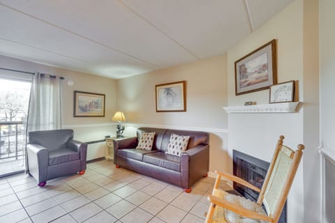 Gatlinburg Vacation Rental | 1BR | 1BA | 550 Sq Ft | Step-Free Access