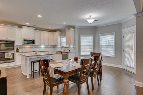 kitchen/ dining area