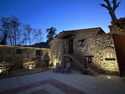 Superior Apartment, 1 Queen Bed with Sofa bed, Ensuite, Garden View | Courtyard view