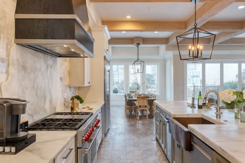 Hire a private chef for your stay from the AvantStay concierge.