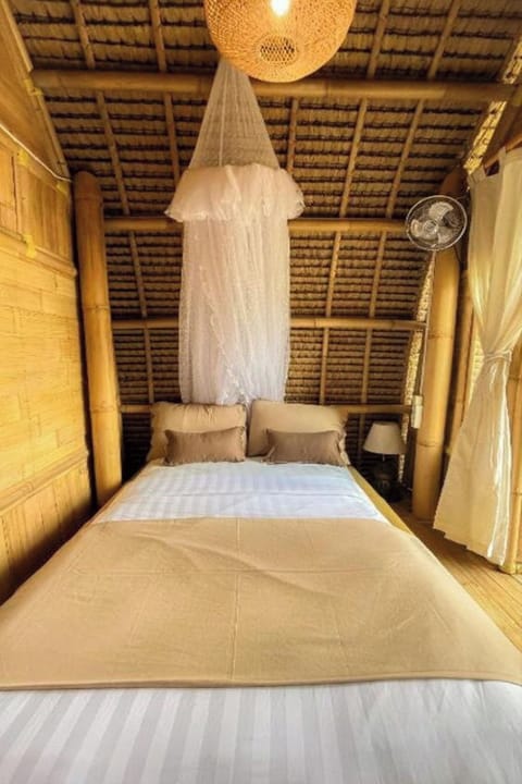 Double Room, Garden View | Desk, bed sheets