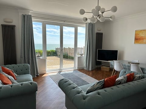 Lounge Another Angle - Goodwins Seaview Apartment Broadstairs Kent - seastay.co.uk
