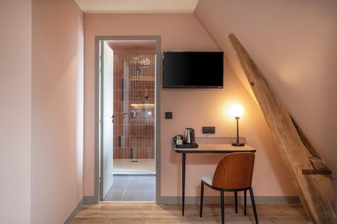 Superior Room | In-room safe, desk, blackout drapes, soundproofing