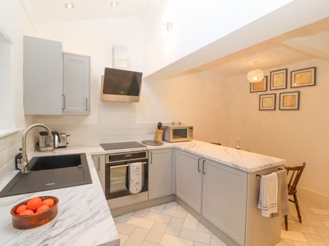 Dishwasher, electric kettle, toaster, cookware/dishes/utensils