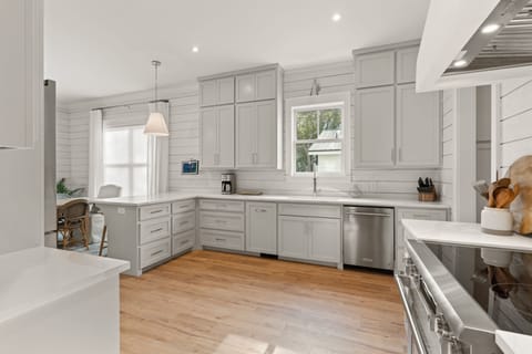 The Ship's Belle - Kitchen