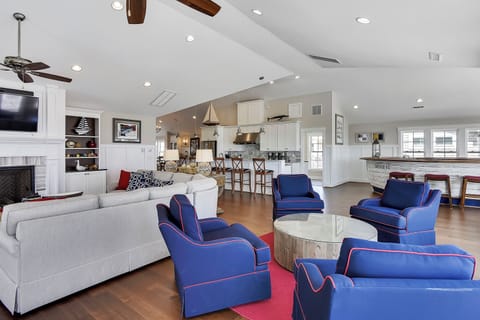 Main/Upper Level,Sitting Area,