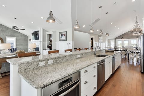 Main/Upper Level,Kitchen,