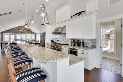 Main/Upper Level,Kitchen,