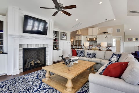 Main/Upper Level,Living Room,