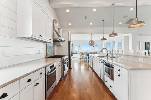 Main/Upper Level,Kitchen,