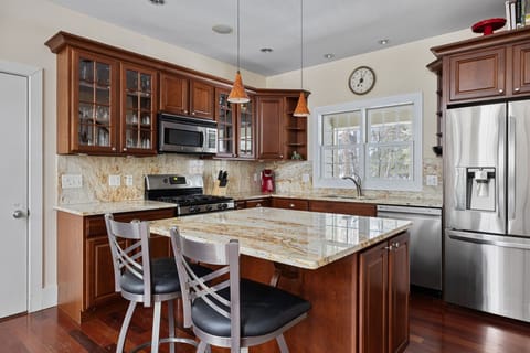 Guests say there's more joy in cooking when you've got all top-end appliances