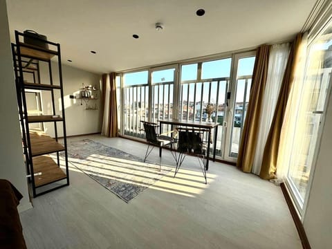 Design Studio Suite | Individually decorated, individually furnished, desk, laptop workspace