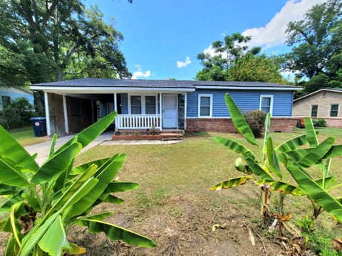 Front of the Home. 3 bedrooms 1 Bath.