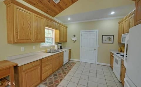 You'll have everything you need to prepare and serve your favorite meals. 