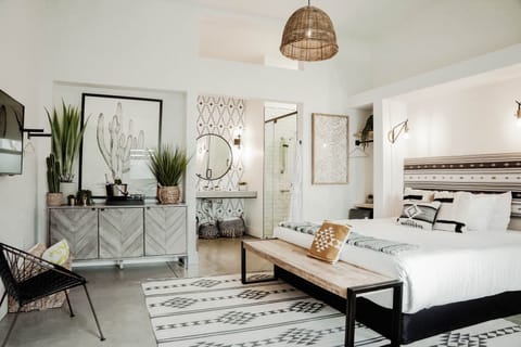 Premium Room, 1 King Bed, Courtyard View | Premium bedding, in-room safe, individually decorated