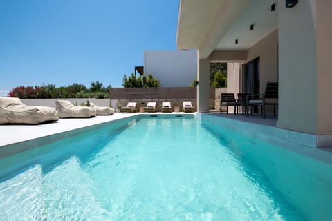 Seasonal outdoor pool, sun loungers