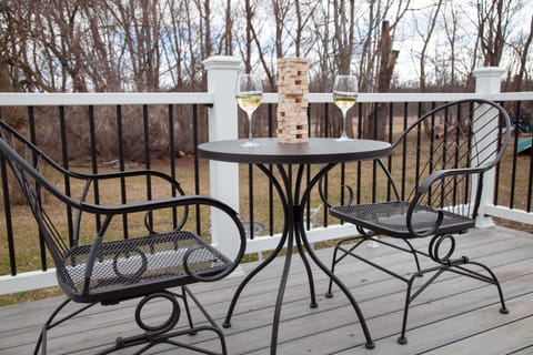 Back Deck – Morning coffee or evening wine, this is your personal retreat
