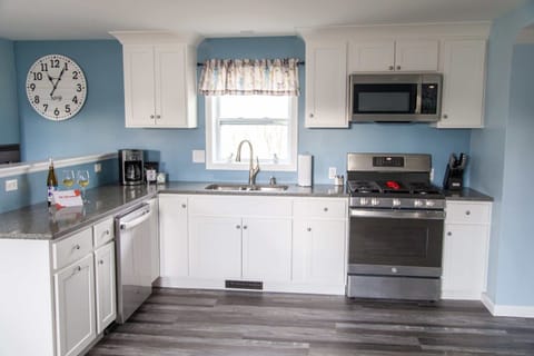 Eat-in Kitchen – Bright and open, with room to cook and dine