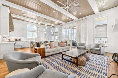 2nd Floor, Primary Living Room