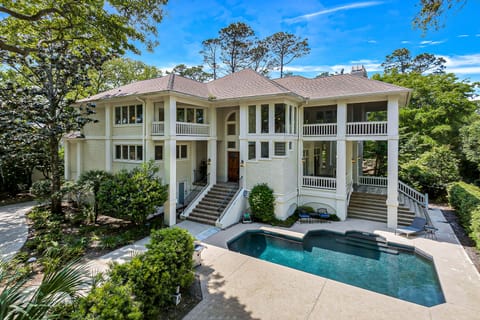 5 Long Boat - Private Pool Deck Area