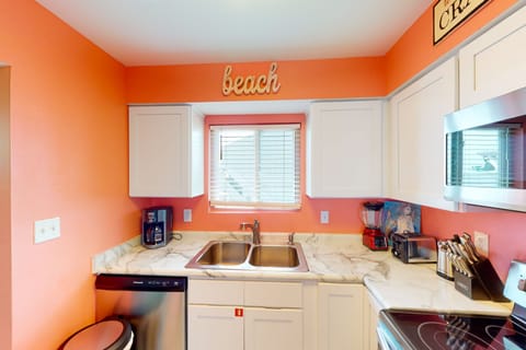 Signature Condo, 2 Bedrooms, Balcony, Lagoon View | Private kitchen | Fridge, microwave, oven, stovetop