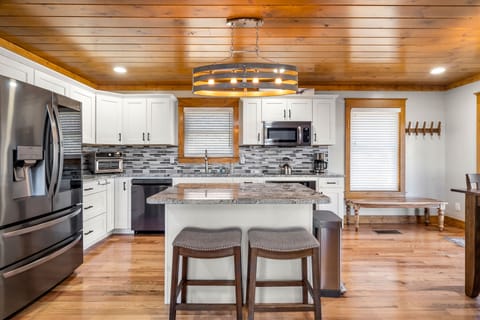 Extra seating at the kitchen island