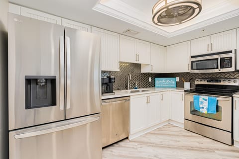 Fully stocked Kitchen with all new appliances