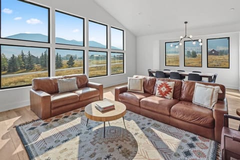 Stunning mountain views in all directions from the spacious open-concept living area